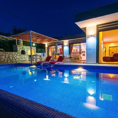 Yagmur Uezuemlue Villa Kas