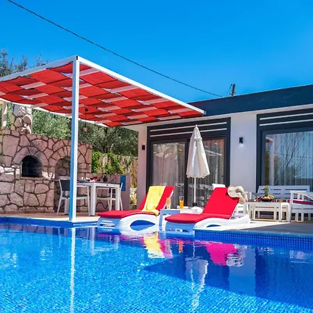 Yagmur Uezuemlue Villa *