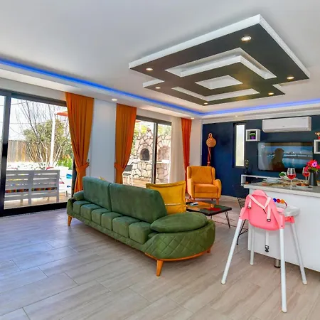 فيلة Yagmur Uezuemlue *