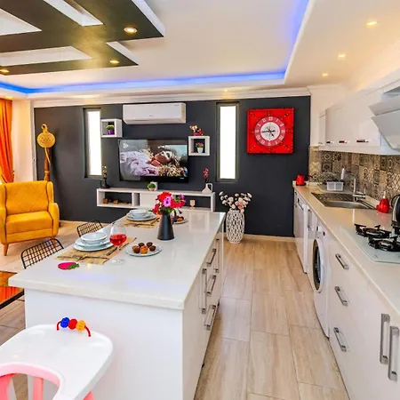 فيلة Yagmur Uezuemlue *