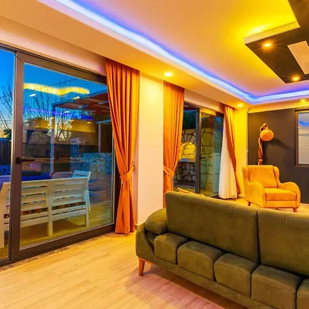 Yagmur Uezuemlue فيلة