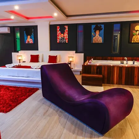 Yagmur Uezuemlue * كاس