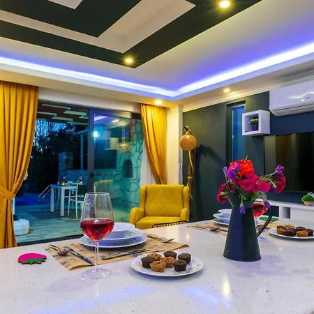 فيلة Yagmur Uezuemlue كاس