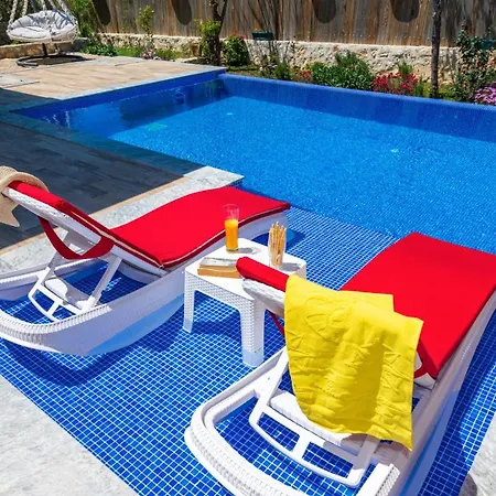 Yagmur Uezuemlue فيلة