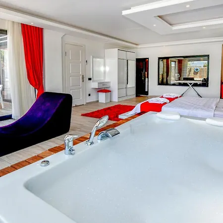 Yagmur Uezuemlue فيلة