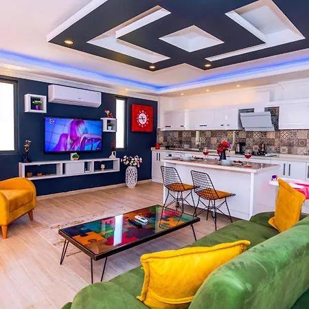 فيلة Yagmur Uezuemlue *